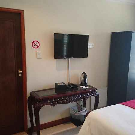 Lily White Guest House Центурион Екстериор снимка