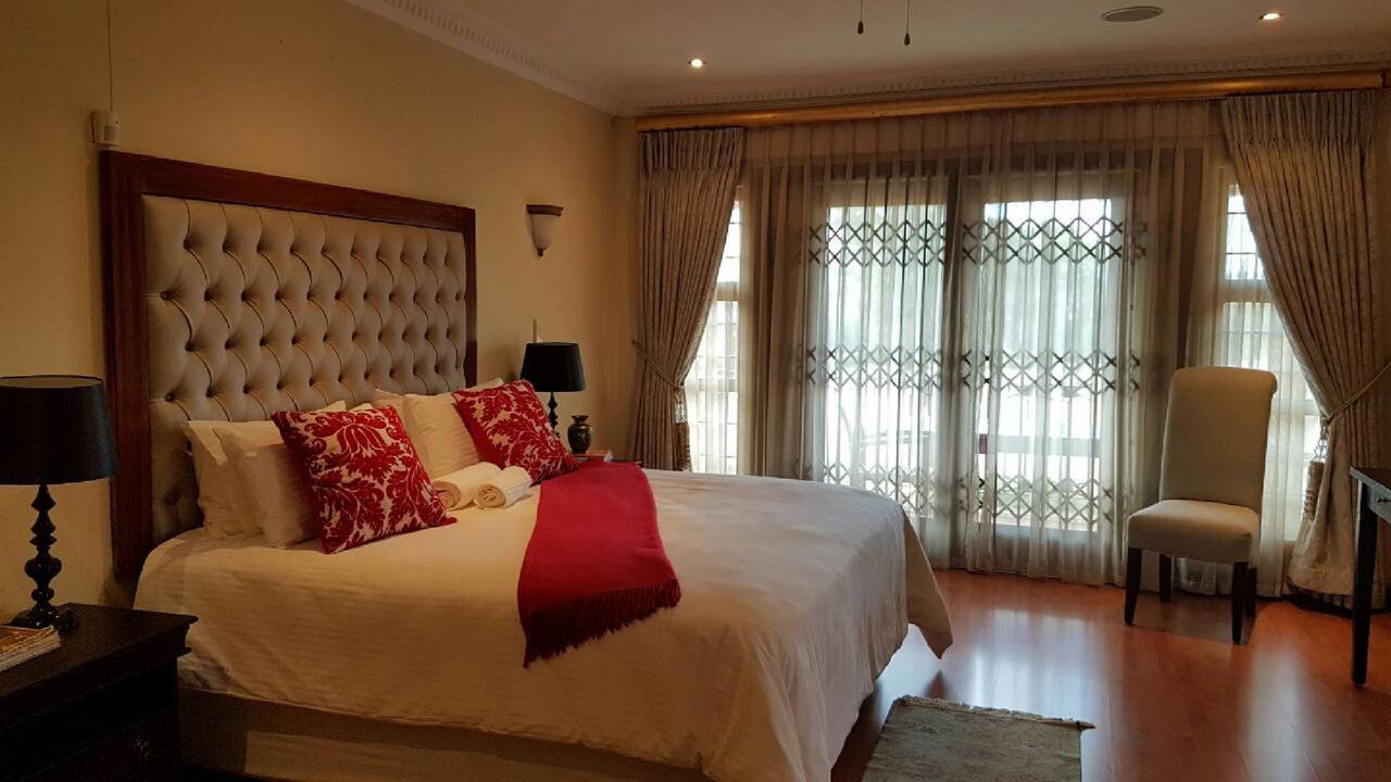 Lily White Guest House Центурион Екстериор снимка