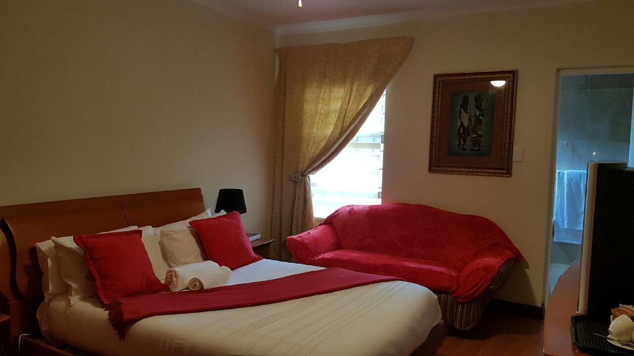 Lily White Guest House Центурион Екстериор снимка