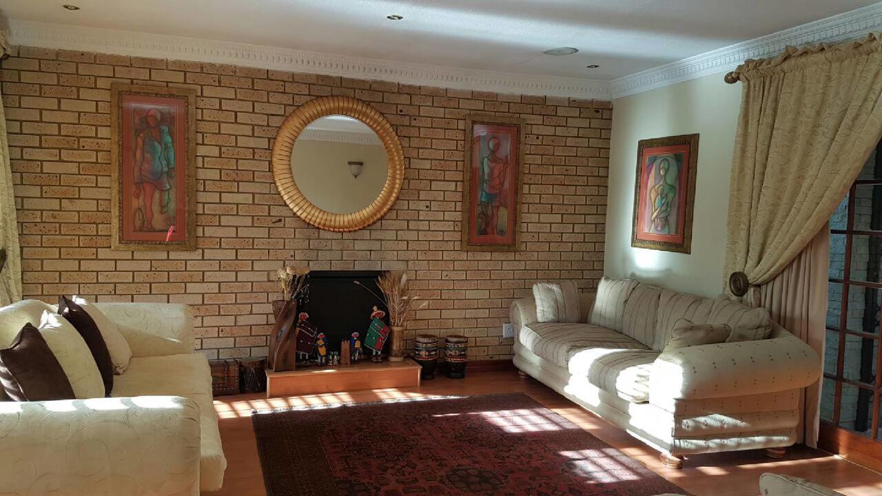 Lily White Guest House Центурион Екстериор снимка