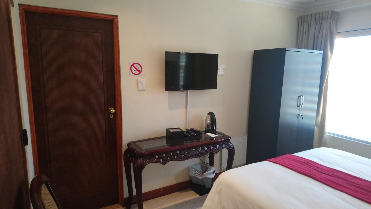 Lily White Guest House Центурион Екстериор снимка